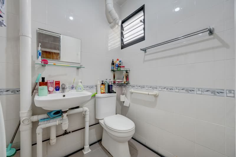 634 Ang Mo Kio Avenue 6, 634 Ang Mo Kio Avenue 6, Ang Mo Kio / Bishan / Thomson, 3 Bedrooms, 980 sqft, HDB Flat For Sale, by Angelia Yam, 500208070 - Bathroom - PropertyGuru.com.sg