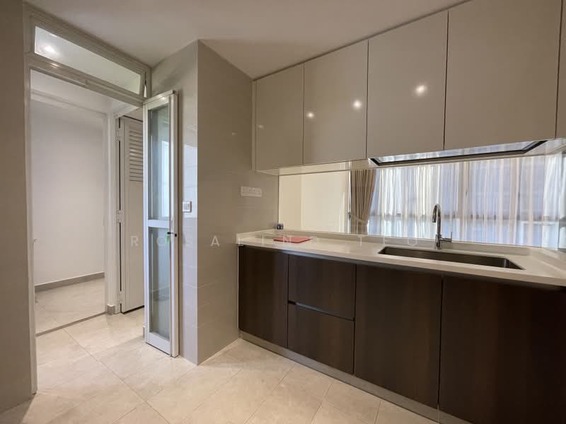Symphony Suites, 17 Yishun Close, 3 Bedrooms, 893 sqft, Condominium For Sale, by Rosalind Teo, 500208100 - Kitchen - PropertyGuru.com.sg