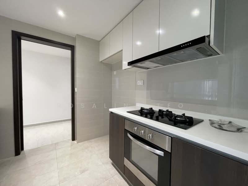 Symphony Suites, 17 Yishun Close, 3 Bedrooms, 893 sqft, Condominium For Sale, by Rosalind Teo, 500208100 - Kitchen - PropertyGuru.com.sg
