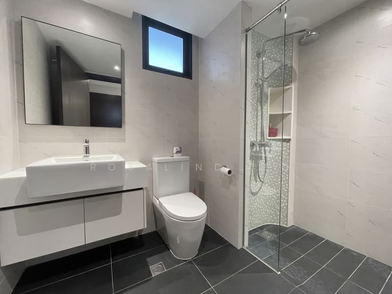 Symphony Suites, 17 Yishun Close, 3 Bedrooms, 893 sqft, Condominium For Sale, by Rosalind Teo, 500208100 - Bathroom - PropertyGuru.com.sg