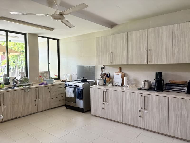Spacious Semi D with garden at Glasgow Road, , 5 Bedrooms, 3,100 sqft, Semi-Detached House For Rent, by Brenda Koh Hui Theng, 500208102 - Kitchen - PropertyGuru.com.sg