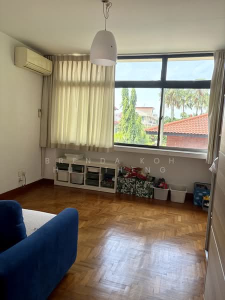 Spacious Semi D with garden at Glasgow Road, , 5 Bedrooms, 3,100 sqft, Semi-Detached House For Rent, by Brenda Koh Hui Theng, 500208102 - Bedroom - PropertyGuru.com.sg