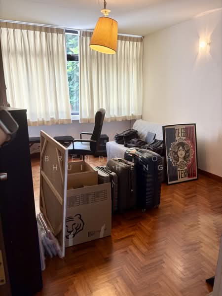 Spacious Semi D with garden at Glasgow Road, , 5 Bedrooms, 3,100 sqft, Semi-Detached House For Rent, by Brenda Koh Hui Theng, 500208102 - Bedroom - PropertyGuru.com.sg