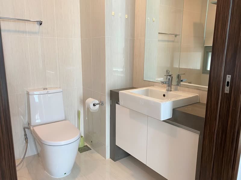 Sanctuary @813, 813 Upper Serangoon Road, 2 Bedrooms, 797 sqft, Apartment For Rent, by Kelvin Neo, 500208114 - Bathroom - PropertyGuru.com.sg