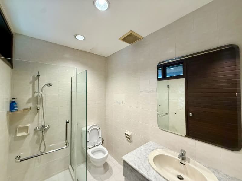 Super good buy Detached at Bukit Timah D10, Jalan Haji Alias, 5 Bedrooms, 6,600 sqft, Detached House For Sale, by Lynn Er, 500208123 - Bathroom - PropertyGuru.com.sg