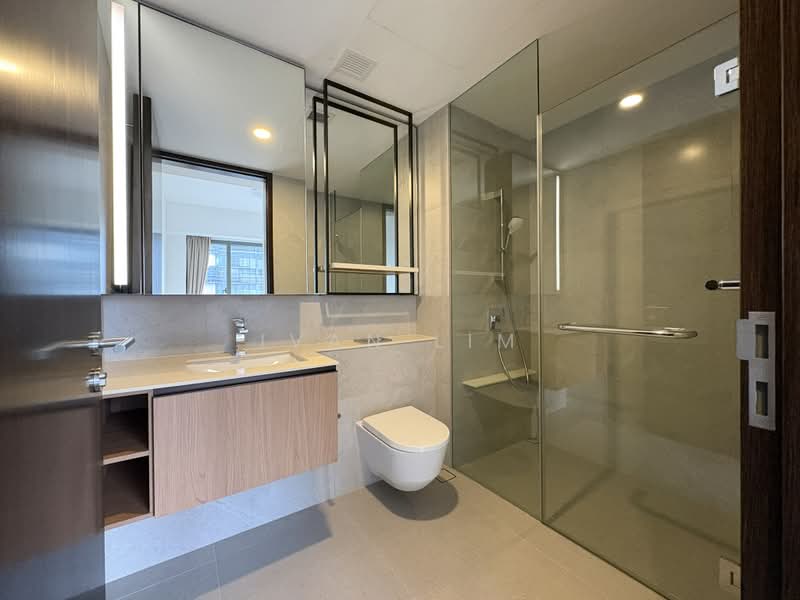 JadeScape, 8 Shunfu Road, 2 Bedrooms, 764 sqft, Condominium For Sale, by Ivan Lim, 500208128 - Master Bathroom - PropertyGuru.com.sg