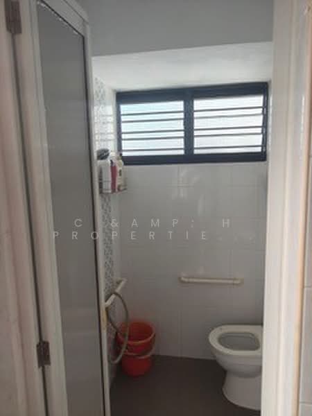351 Clementi Avenue 2, 351 Clementi Avenue 2, Room Rental, 100 sqft, HDB Flat For Rent, by SIM ENG KOON ANDY, 500208138 - Bathroom - PropertyGuru.com.sg
