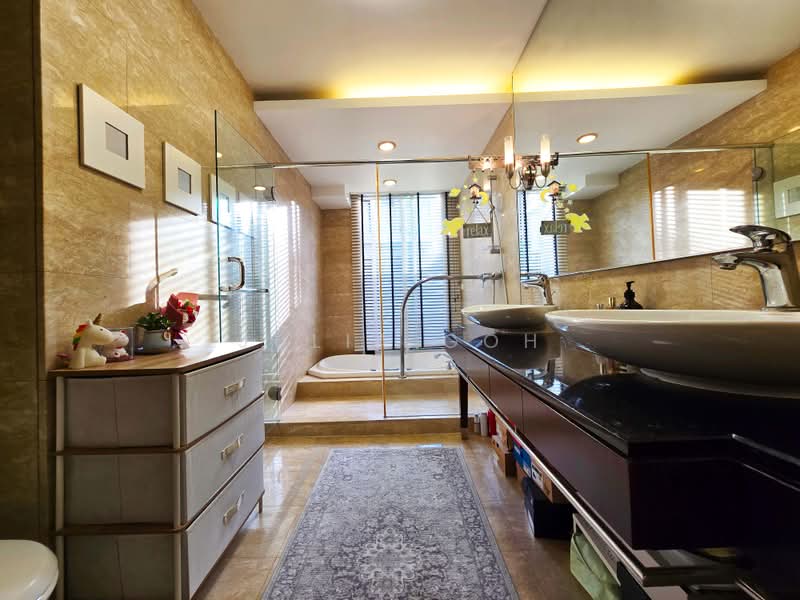Modern Freehold Bright 5 bedroom Move in Home within 1km of Raffles Girls School, Greenwood / Watten / Tan Kah Kee MRT, 5 Bedrooms, 3,200 sqft, Terraced House For Sale, by Julia Goh, 500208158 - Master Bathroom - PropertyGuru.com.sg
