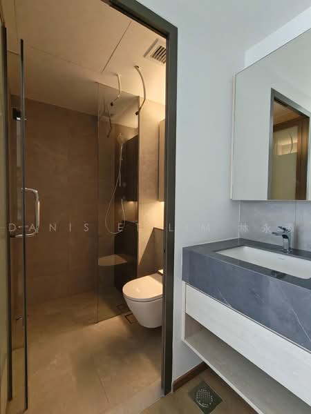 Orchard Sophia, 128 Sophia Road, 2 Bedrooms, 710 sqft, Condominium For Rent, by Danis ET Lim 林永添, 500208178 - Bathroom - PropertyGuru.com.sg