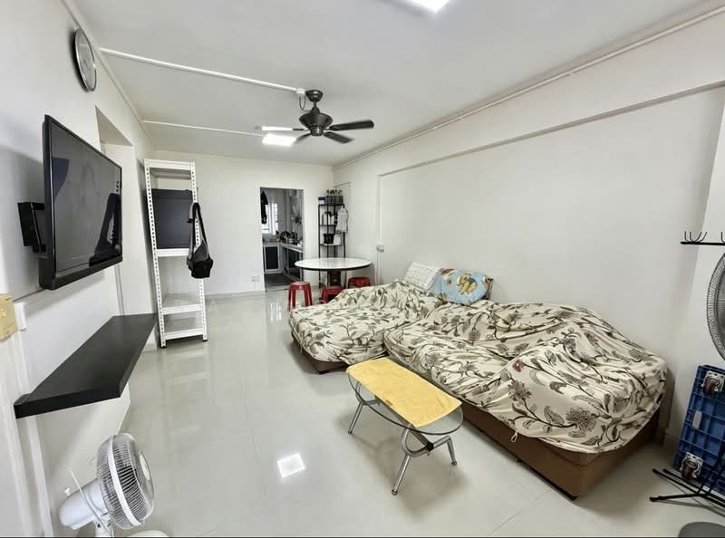 433 Tampines Street 43, 433 Tampines Street 43, 2 Bedrooms, 689 sqft, HDB Flat For Rent, by Raymond Foo, 500208184 - Living Room - PropertyGuru.com.sg