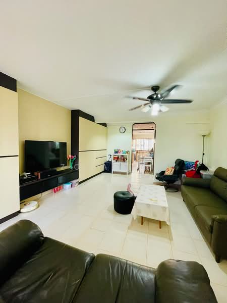 225 Serangoon Avenue 4, 225 Serangoon Avenue 4, 3 Bedrooms, 1,011 sqft, HDB Flat For Sale, by Zola Tan, 500208199 - Living Room - PropertyGuru.com.sg