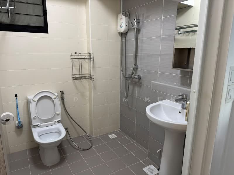 807A Choa Chu Kang Avenue 1, 807A Choa Chu Kang Avenue 1, Room Rental, 114 sqft, HDB Flat For Rent, by Andy Lim 林佳俊, 500208206 - Bathroom - PropertyGuru.com.sg