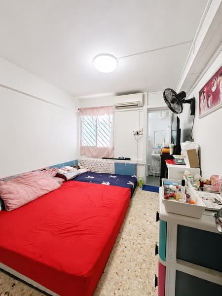 405 Ang Mo Kio Avenue 10, 405 Ang Mo Kio Avenue 10, 2 Bedrooms, 721 sqft, HDB Flat For Sale, by Chloe Fang, 500208224 - Bedroom - PropertyGuru.com.sg