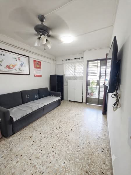 405 Ang Mo Kio Avenue 10, 405 Ang Mo Kio Avenue 10, 2 Bedrooms, 721 sqft, HDB Flat For Sale, by Chloe Fang, 500208224 - Living Room - PropertyGuru.com.sg