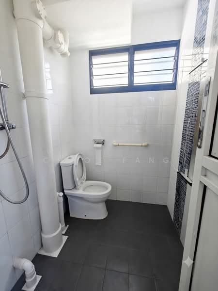 405 Ang Mo Kio Avenue 10, 405 Ang Mo Kio Avenue 10, 2 Bedrooms, 721 sqft, HDB Flat For Sale, by Chloe Fang, 500208224 - Bathroom - PropertyGuru.com.sg