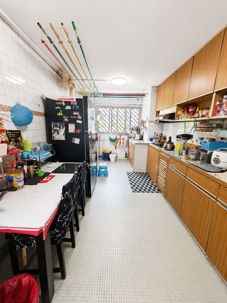 405 Ang Mo Kio Avenue 10, 405 Ang Mo Kio Avenue 10, 2 Bedrooms, 721 sqft, HDB Flat For Sale, by Chloe Fang, 500208224 - Kitchen - PropertyGuru.com.sg