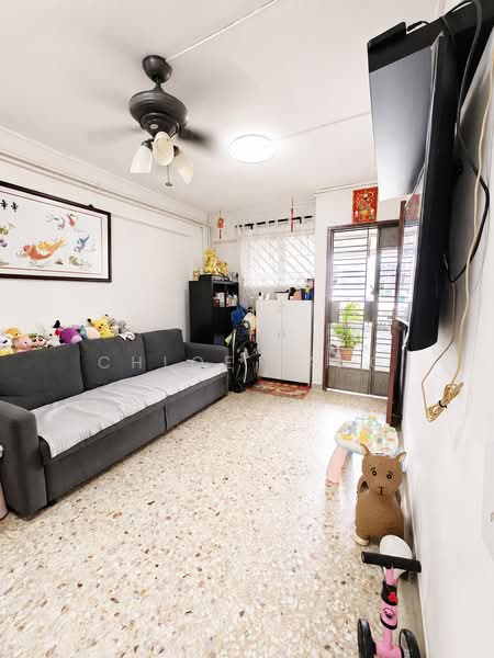 405 Ang Mo Kio Avenue 10, 405 Ang Mo Kio Avenue 10, 2 Bedrooms, 721 sqft, HDB Flat For Sale, by Chloe Fang, 500208224 - Living Room - PropertyGuru.com.sg