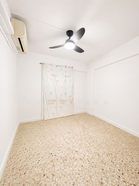 405 Ang Mo Kio Avenue 10, 405 Ang Mo Kio Avenue 10, 2 Bedrooms, 721 sqft, HDB Flat For Sale, by Chloe Fang, 500208224 - Bedroom - PropertyGuru.com.sg