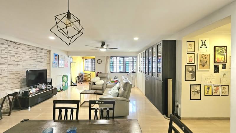 😍❤️CLOSING*** Open Kitchen 5 Room 3 Bed 2 Bath Balcony Huge Yard, , 3 Bedrooms, 1,291 sqft, HDB Flat For Sale, by CD Sung, 500208260 - Living Room - PropertyGuru.com.sg