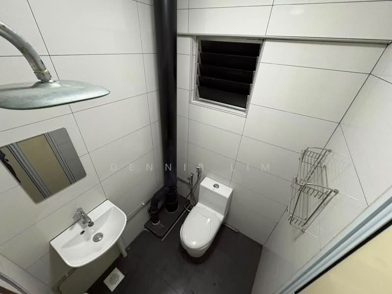 115 Jurong East Street 13, 115 Jurong East Street 13, 2 Bedrooms, 721 sqft, HDB Flat For Sale, by Dennis Lim, 500208268 - Bathroom - PropertyGuru.com.sg