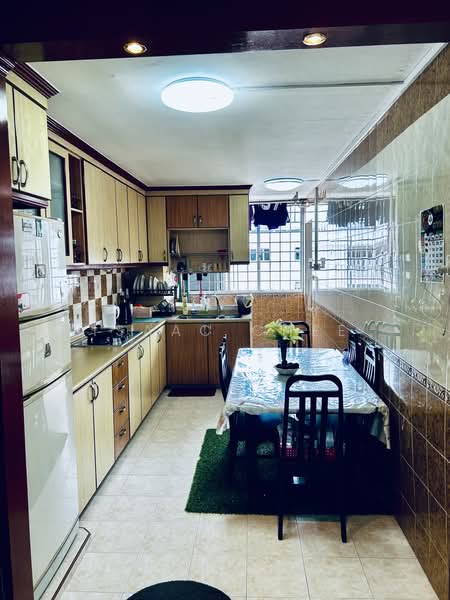 165 Bedok South Road, 165 Bedok South Road, 3 Bedrooms, 904 sqft, HDB Flat For Sale, by Isaac Chee, 500208325 - Kitchen - PropertyGuru.com.sg