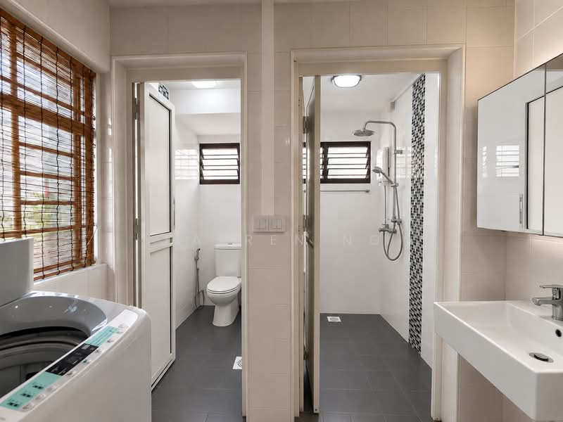 109 Bukit Batok West Avenue 6, 109 Bukit Batok West Avenue 6, 2 Bedrooms, 753 sqft, HDB Flat For Rent, by Darren Ng, 500208331 - Bathroom - PropertyGuru.com.sg