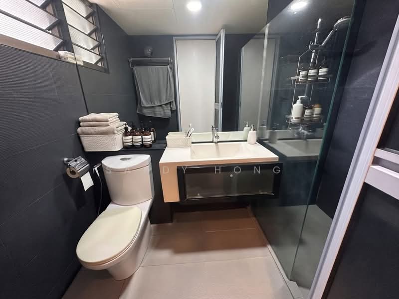 675A Jurong West Street 64, 675A Jurong West Street 64, 3 Bedrooms, 1,184 sqft, HDB Flat For Sale, by Sandy Hong, 500208338 - Bathroom - PropertyGuru.com.sg