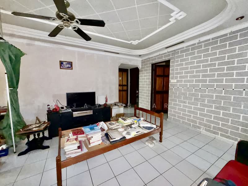 523 Serangoon North Avenue 4, Serangoon North Avenue 4, 4 Bedrooms, 1,313 sqft, HDB Flat For Sale, by Jay Kumar, 500208346 - Living Room - PropertyGuru.com.sg