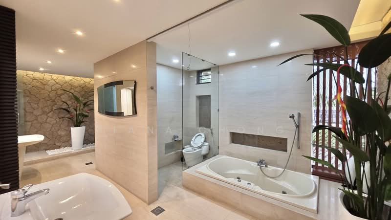 Grand Renovated 9 Bedroom GCB at Brizay Park, Brizay Park, Old Holland Road, Garlick Avenue, Greenleaf, Ming Teck Park, Ewart Park, 9 Bedrooms, 11,840 sqft, Good Class Bungalow For Rent, by Diana Chong, 500208347 - Bathroom - PropertyGuru.com.sg