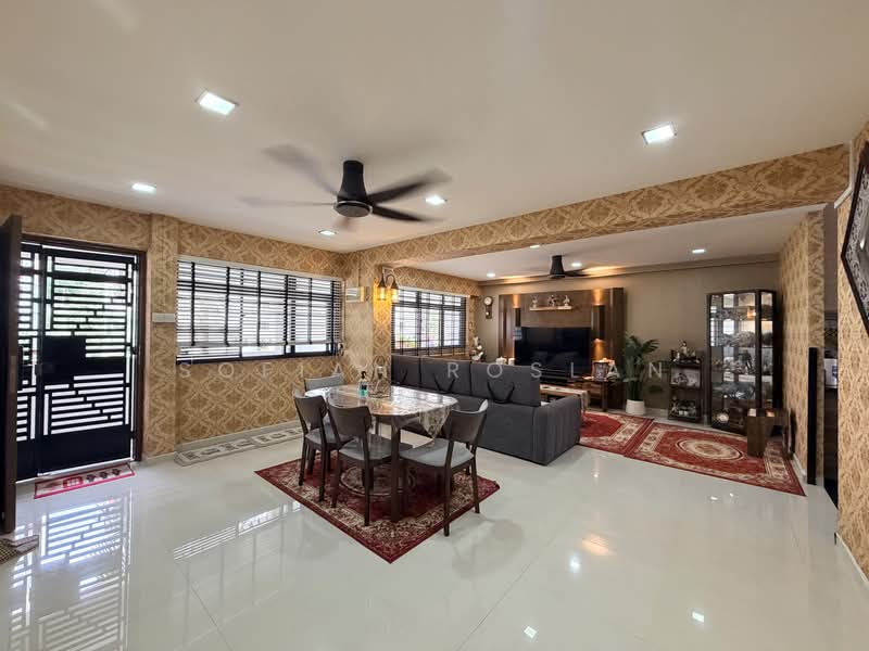 458 Pasir Ris Drive 4, 458 Pasir Ris Drive 4, 3 Bedrooms, 1,119 sqft, HDB Flat For Sale, by Sofian Roslan, 500208354 - Living Room - PropertyGuru.com.sg