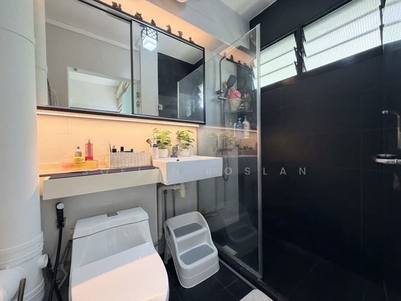 458 Pasir Ris Drive 4, 458 Pasir Ris Drive 4, 3 Bedrooms, 1,119 sqft, HDB Flat For Sale, by Sofian Roslan, 500208354 - Bathroom - PropertyGuru.com.sg