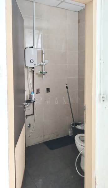 Woodlands Bizhub, 242 Woodlands Industrial Park E5, 336 sqft, Factory / Workshop (B2) For Rent, by Jashelle Chua, 500208361 - Bathroom - CommercialGuru.com.sg