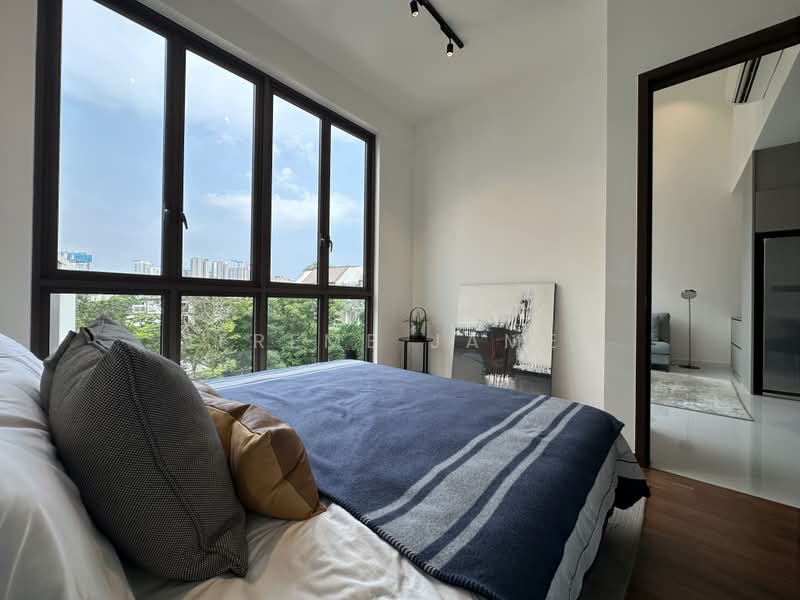 Parksuites, 26 Holland Grove Road, 3 Bedrooms, 1,421 sqft, Condominium For Sale, by Jereme James, 500208368 - Bedroom - PropertyGuru.com.sg