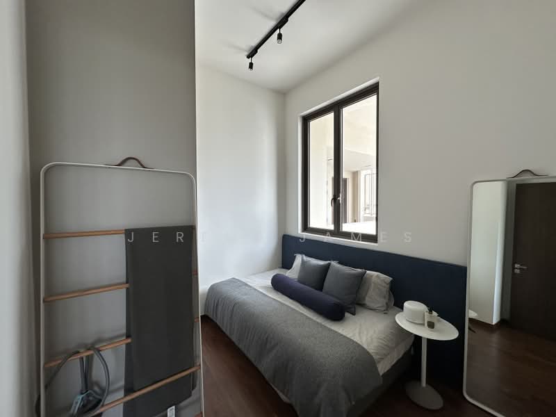 Parksuites, 26 Holland Grove Road, 3 Bedrooms, 1,421 sqft, Condominium For Sale, by Jereme James, 500208368 - Bedroom - PropertyGuru.com.sg