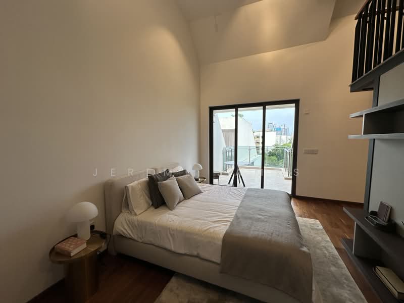 Parksuites, 26 Holland Grove Road, 3 Bedrooms, 1,421 sqft, Condominium For Sale, by Jereme James, 500208368 - Master Suite - PropertyGuru.com.sg