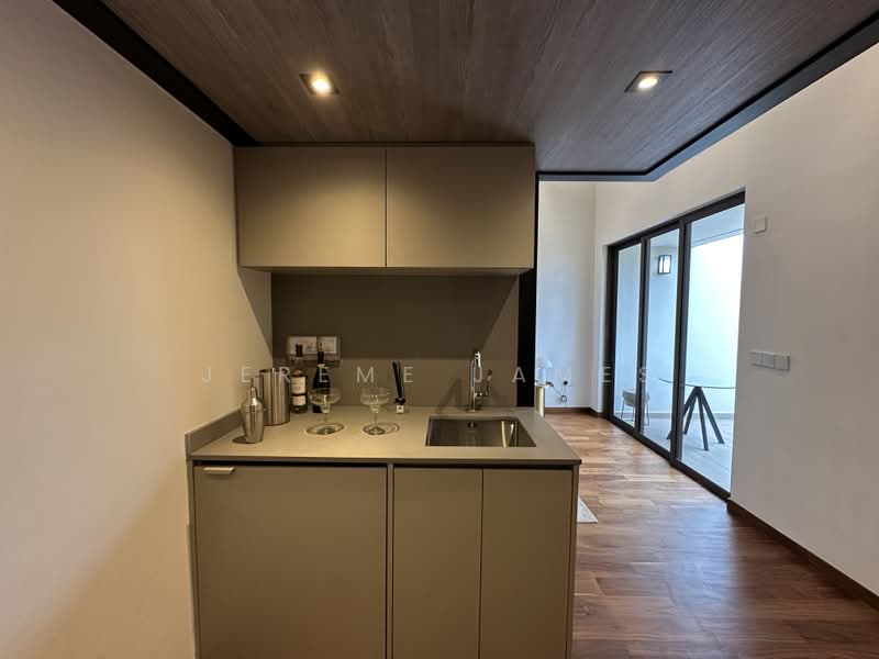Parksuites, 26 Holland Grove Road, 3 Bedrooms, 1,421 sqft, Condominium For Sale, by Jereme James, 500208368 - Master Pantry - PropertyGuru.com.sg