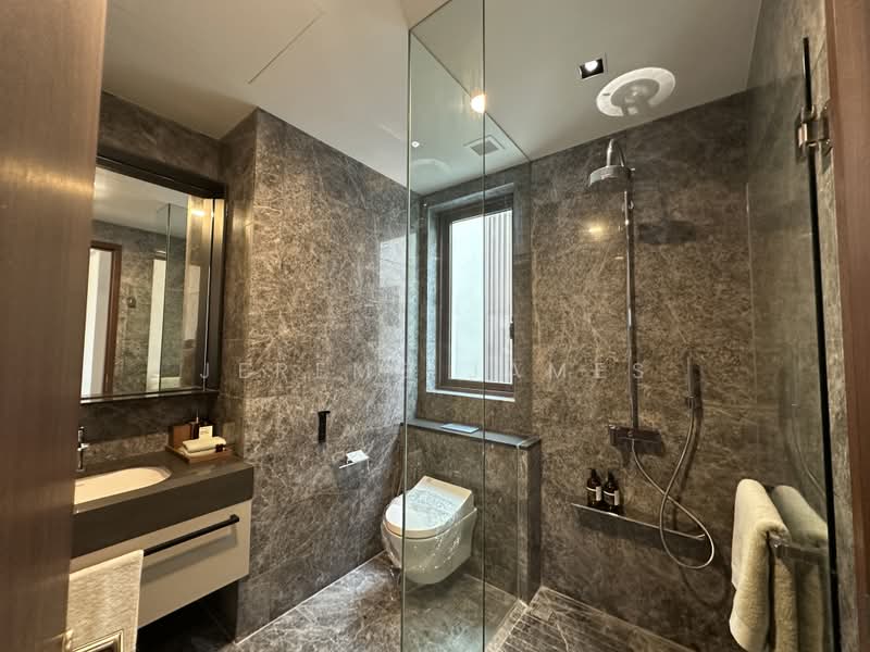 Parksuites, 26 Holland Grove Road, 3 Bedrooms, 1,421 sqft, Condominium For Sale, by Jereme James, 500208368 - Bathroom - PropertyGuru.com.sg
