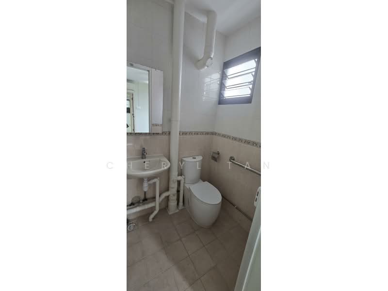 422 Ang Mo Kio Avenue 3, 422 Ang Mo Kio Avenue 3, 3 Bedrooms, 785 sqft, HDB Flat For Sale, by Cheryl Tan, 500208379 - Bathroom - PropertyGuru.com.sg
