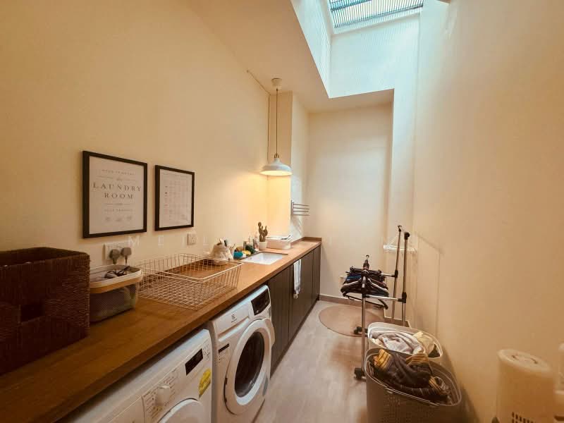 Cabana, 241 Sunrise Terrace, 4 Bedrooms, 3,068 sqft, Cluster House For Rent, by Meileng Tong, 500208380 - Basement with spacious laundry area - PropertyGuru.com.sg