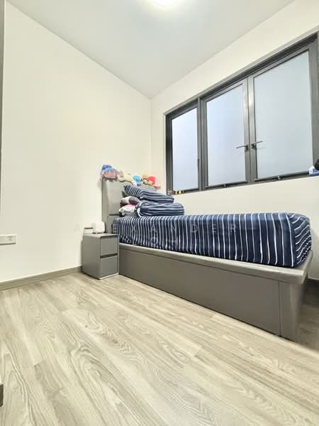 The Brownstone, 152 Canberra Drive, 3 Bedrooms, 936 sqft, Executive Condominium For Sale, by Alexander Loh, 500208382 - Bedroom - PropertyGuru.com.sg