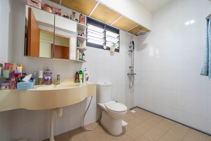 120B Punggol Edge, 120B Edgedale Plains, 3 Bedrooms, 1,205 sqft, HDB Flat For Sale, by Sherlyn Chan, 500208386 - Master Bathroom - PropertyGuru.com.sg