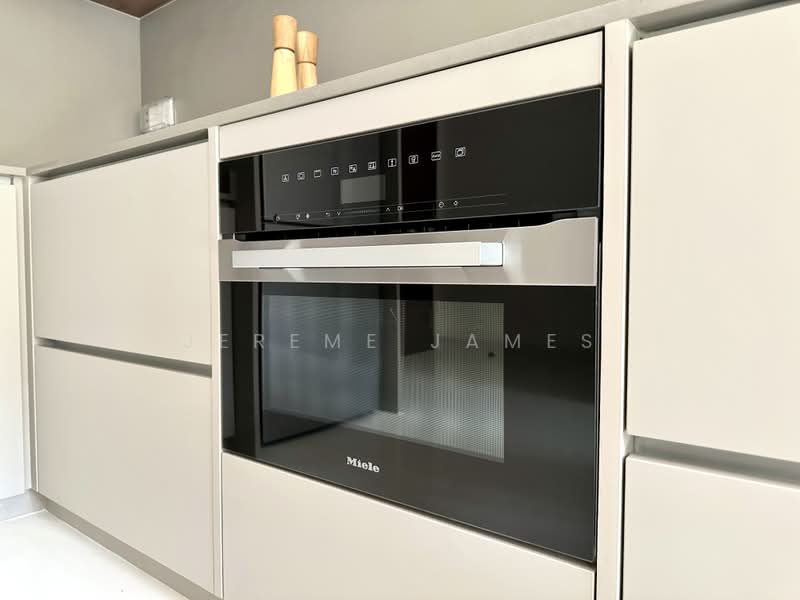 Parksuites, 26 Holland Grove Road, 1 Bedroom, 592 sqft, Condominium For Sale, by Jereme James, 500208411 - Kitchen - PropertyGuru.com.sg