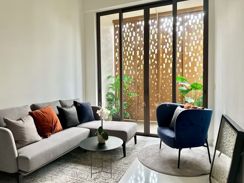 Parksuites, 26 Holland Grove Road, 1 Bedroom, 592 sqft, Condominium For Sale, by Jereme James, 500208411 - Living Room - PropertyGuru.com.sg