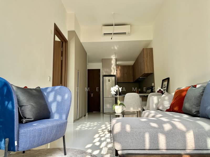 Parksuites, 26 Holland Grove Road, 1 Bedroom, 592 sqft, Condominium For Sale, by Jereme James, 500208411 - Living Room - PropertyGuru.com.sg