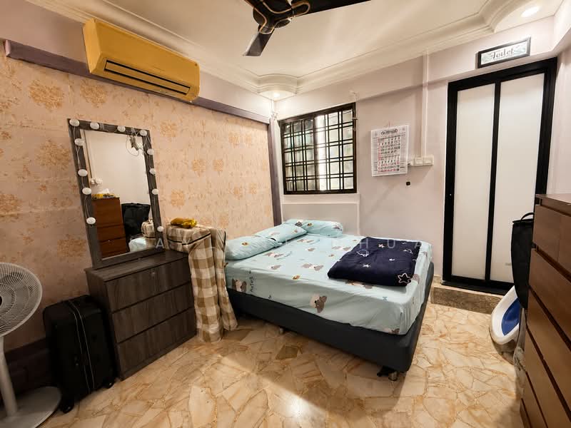 703 Yishun Avenue 5, 703 Yishun Avenue 5, 2 Bedrooms, 883 sqft, HDB Flat For Sale, by Kaylene Chua, 500208424 - Master Bedroom - PropertyGuru.com.sg