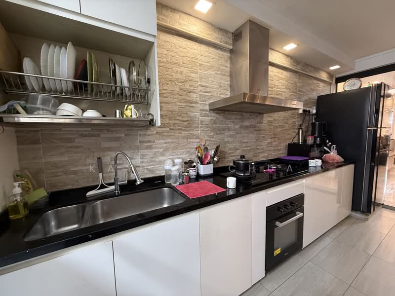703 Yishun Avenue 5, 703 Yishun Avenue 5, 2 Bedrooms, 883 sqft, HDB Flat For Sale, by Kaylene Chua, 500208424 - Kitchen - PropertyGuru.com.sg