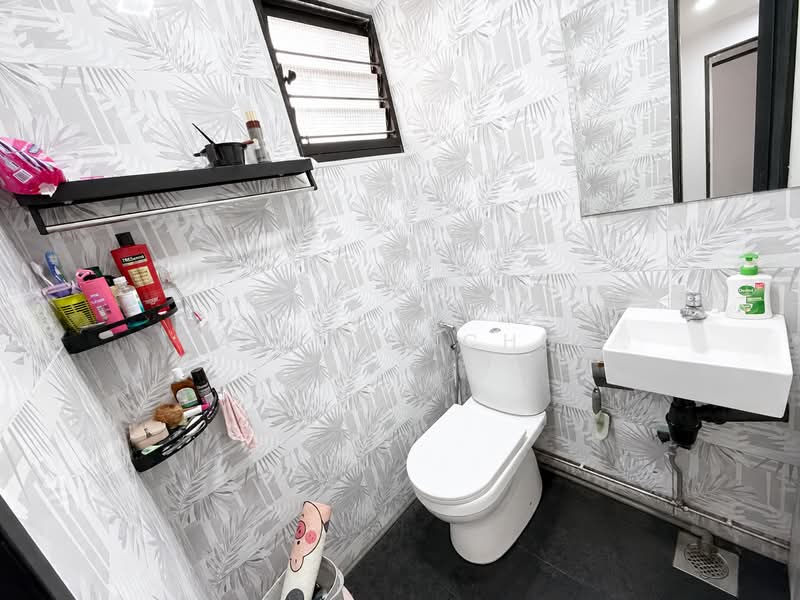 703 Yishun Avenue 5, 703 Yishun Avenue 5, 2 Bedrooms, 883 sqft, HDB Flat For Sale, by Kaylene Chua, 500208424 - Bathroom - PropertyGuru.com.sg
