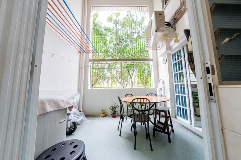 549 Pasir Ris Street 51, 549 Pasir Ris Street 51, 4 Bedrooms, 1,657 sqft, HDB Flat For Sale, by Kai Mun, 500208432 - Balcony - PropertyGuru.com.sg