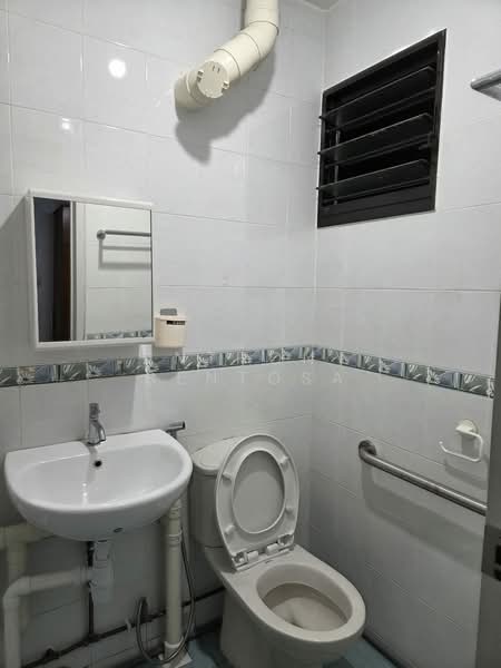 421 Ang Mo Kio Avenue 10, 421 Ang Mo Kio Avenue 10, Room Rental, 180 sqft, HDB Flat For Rent, by Anthony Sentosa, 500208444 - Bathroom - PropertyGuru.com.sg