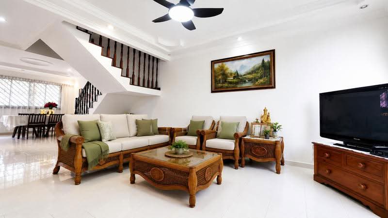 836 Yishun Street 81, 836 Yishun Street 81, 4 Bedrooms, 1,572 sqft, HDB Flat For Sale, by Keith Ong, 500208453 - Living Room - PropertyGuru.com.sg